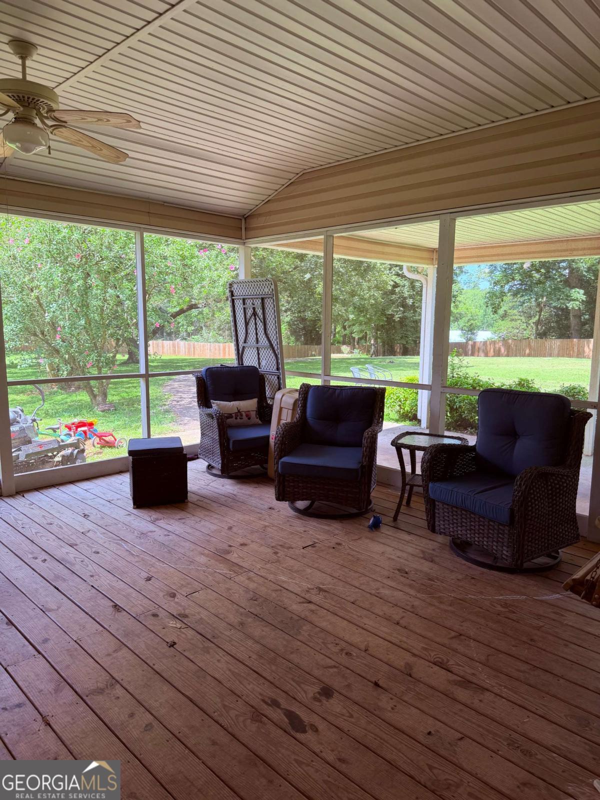 7447 Old Cornelia Highway Property Photo 11