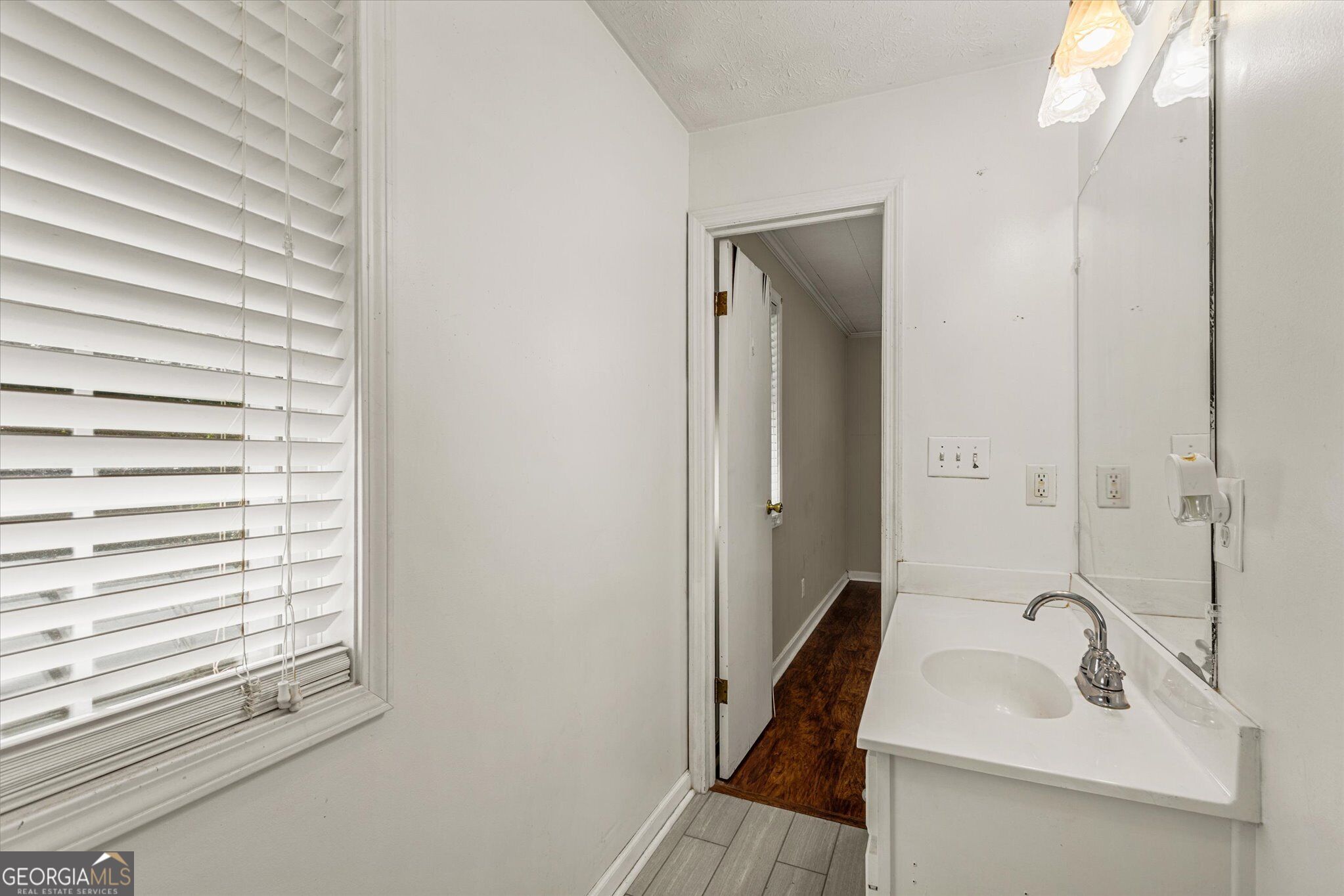7447 Old Cornelia Highway Property Photo 18