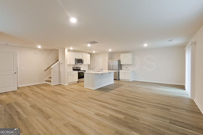 121 Overstreet Way Property Photo 3