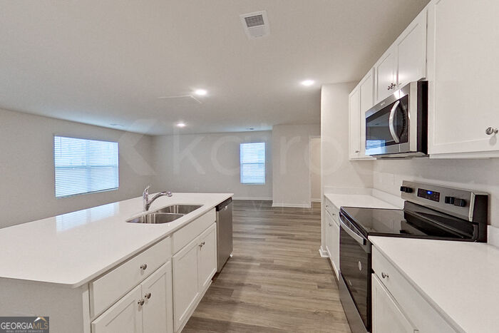 121 Overstreet Way Property Photo 4