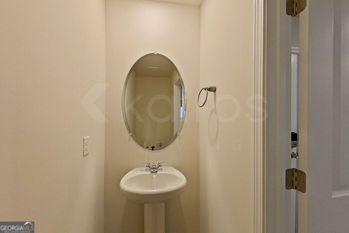 121 Overstreet Way Property Photo 7