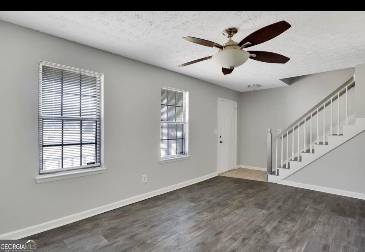 5891 Sheldon Court Property Photo 3