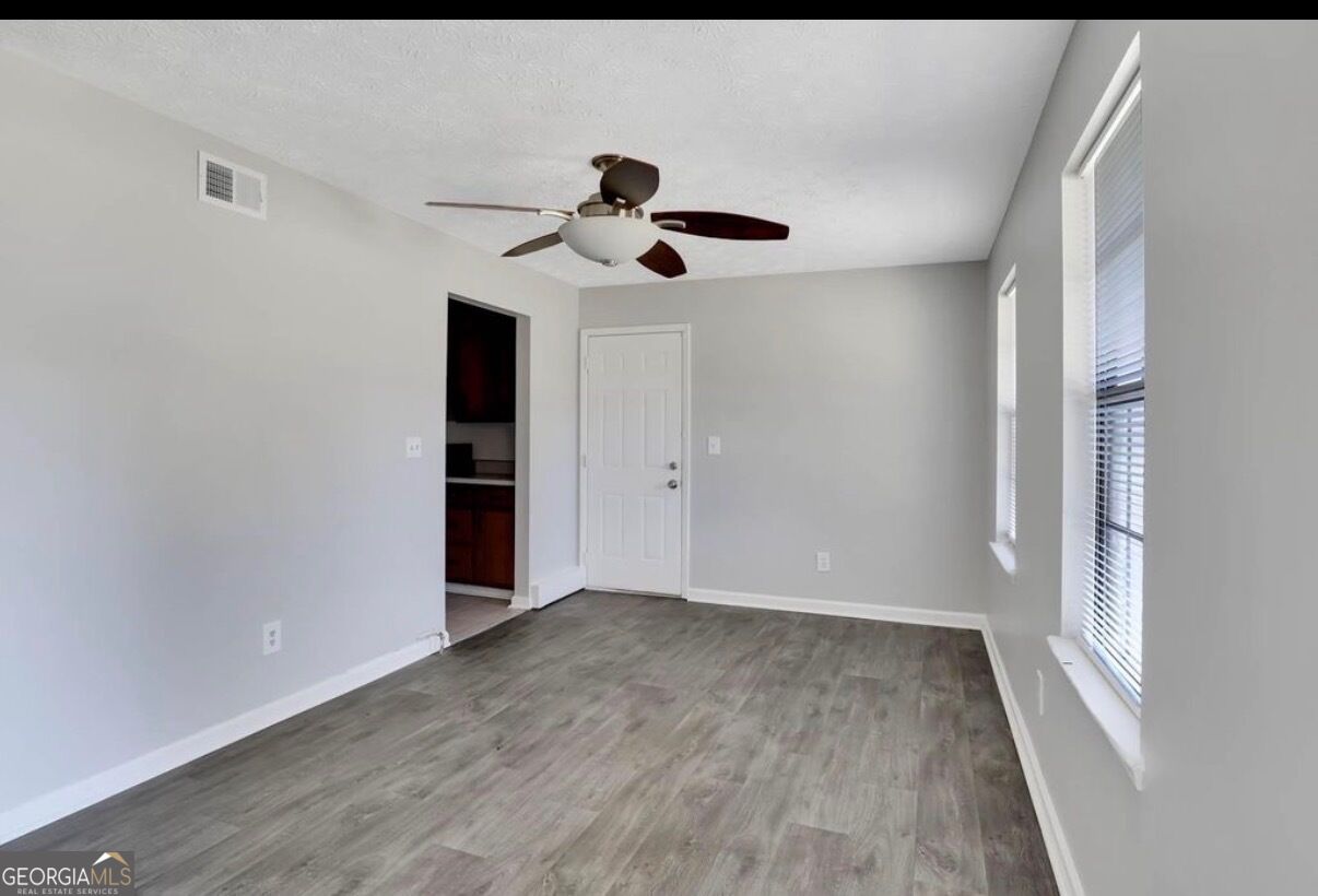 5891 Sheldon Court Property Photo 4