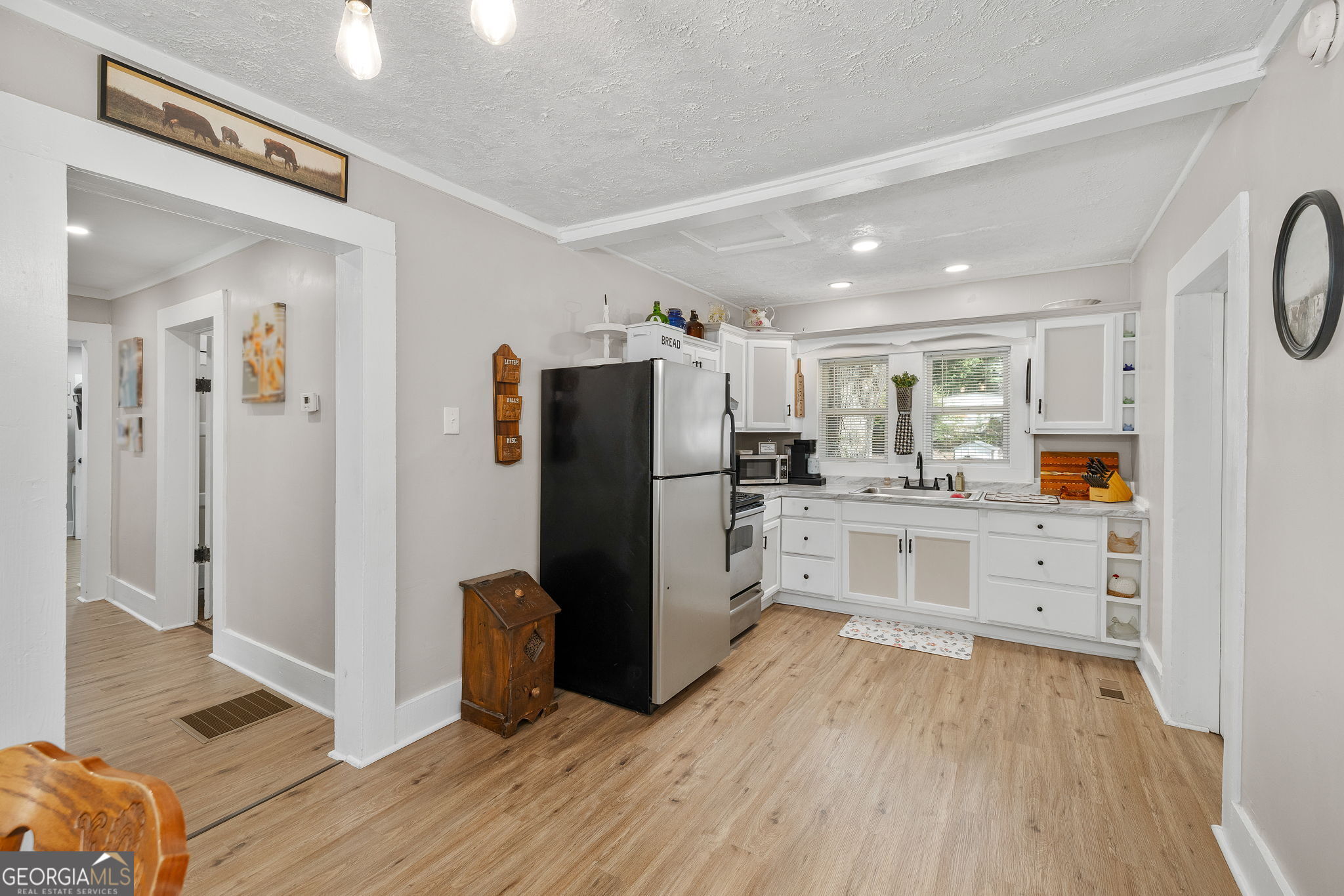 283 Easy Street Property Photo 7