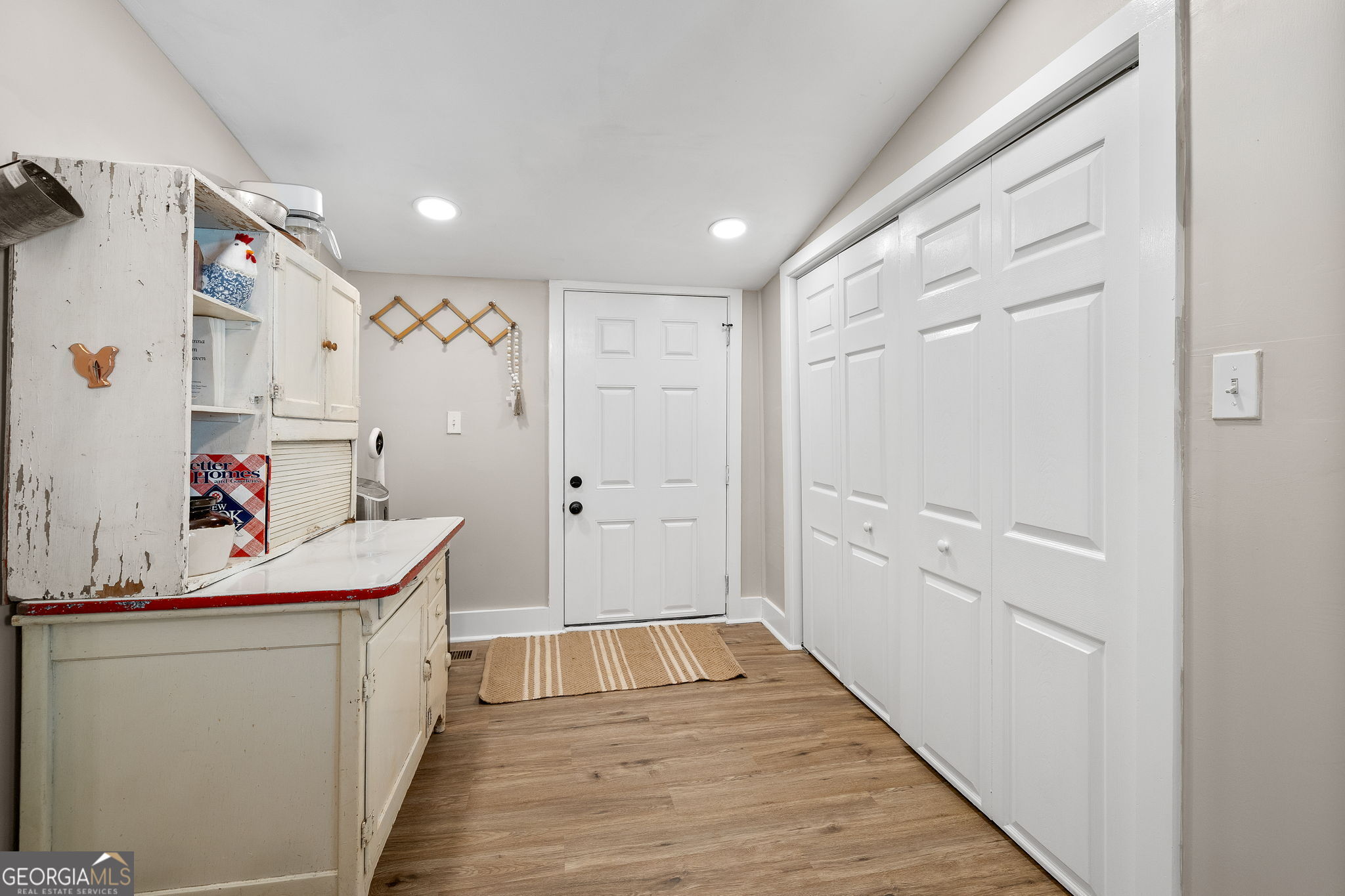 283 Easy Street Property Photo 12