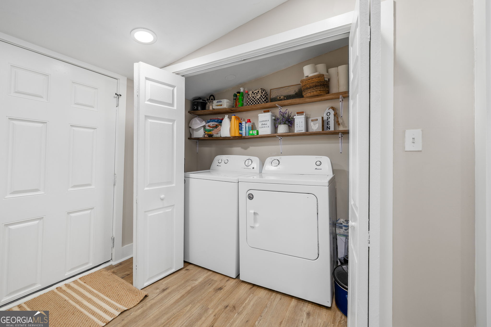 283 Easy Street Property Photo 13