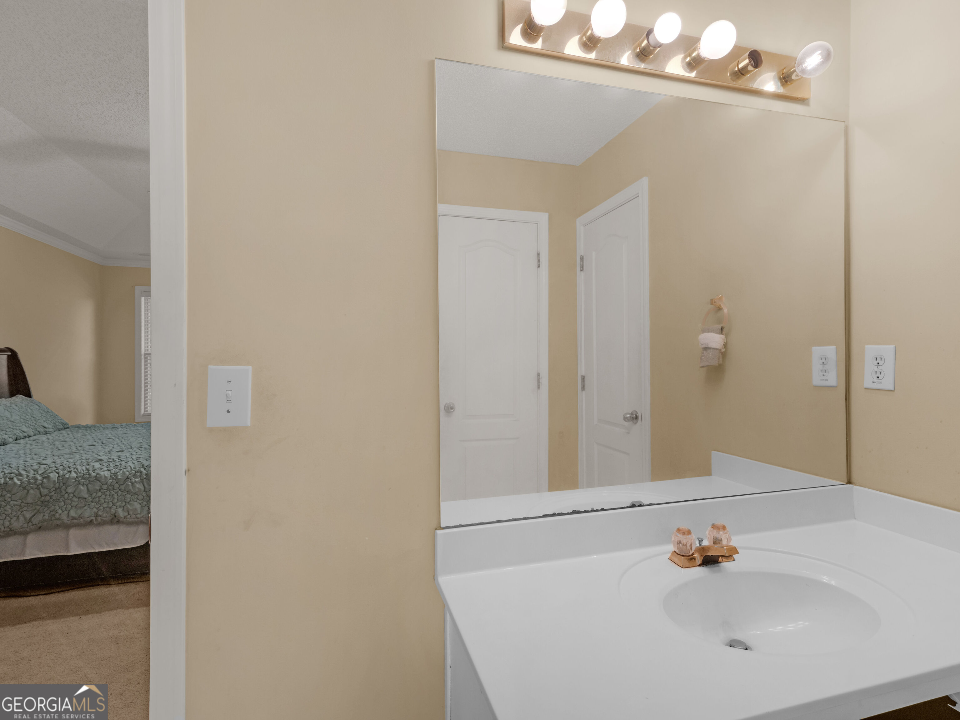 112 Crown Oaks Drive Property Photo 17
