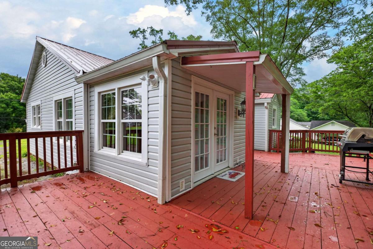 16 Garrett Avenue Property Photo 4