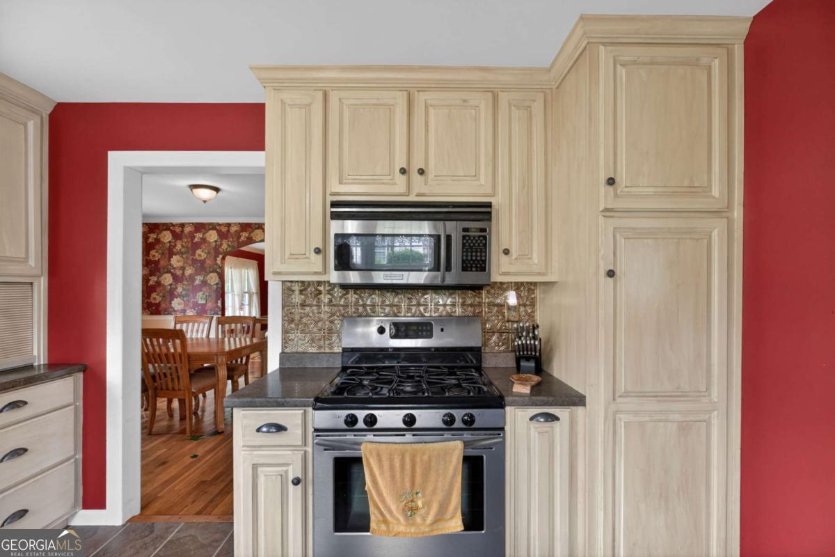 16 Garrett Avenue Property Photo 7