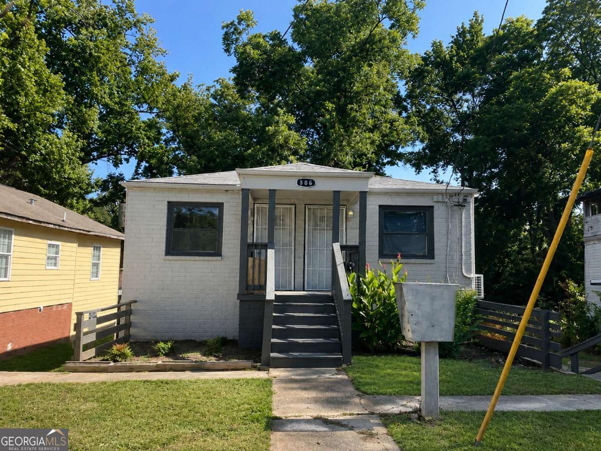 1061 M L King Jr Drive Nw Property Photo 1