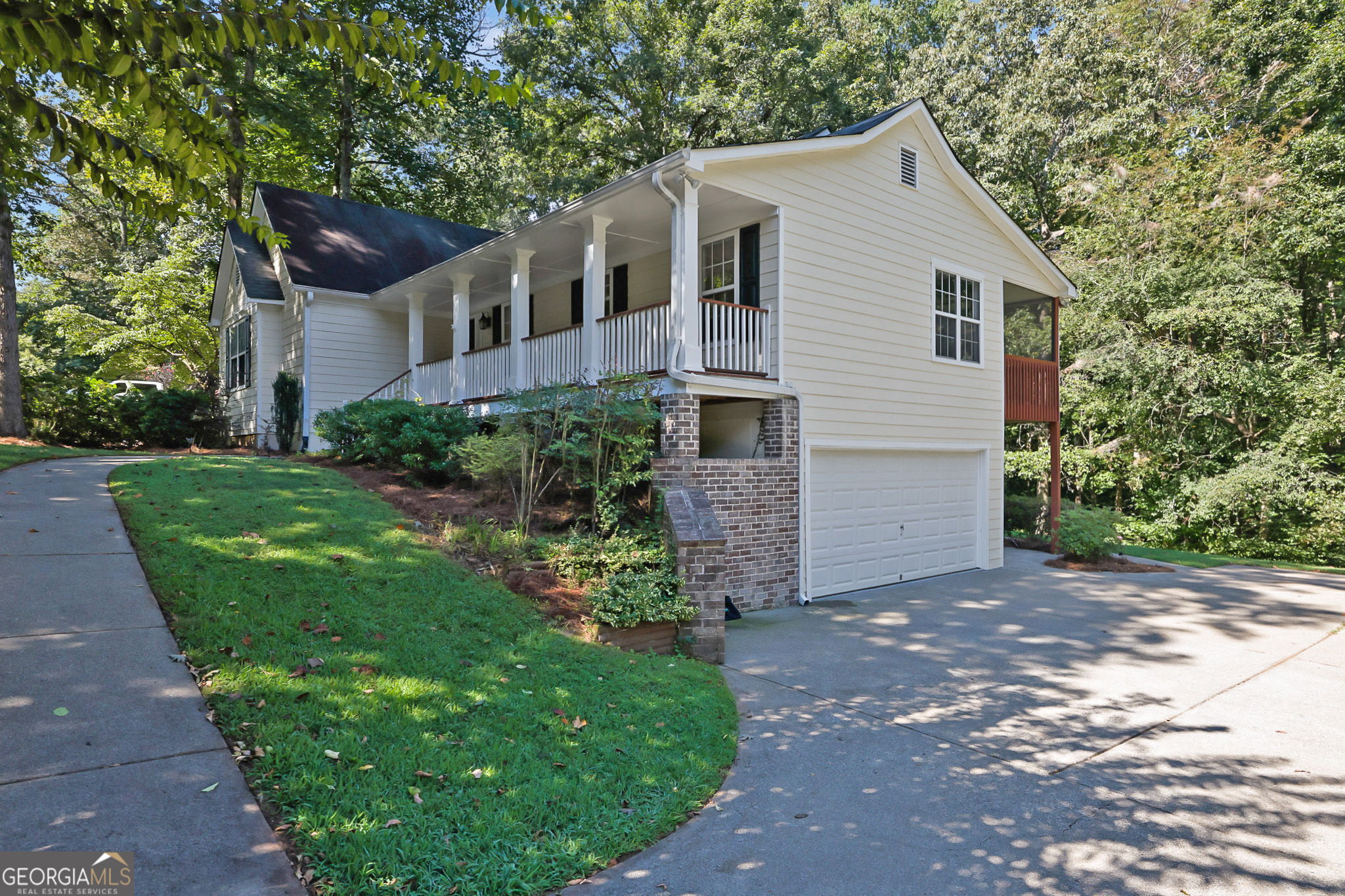 211 Westwind Drive Property Photo 2
