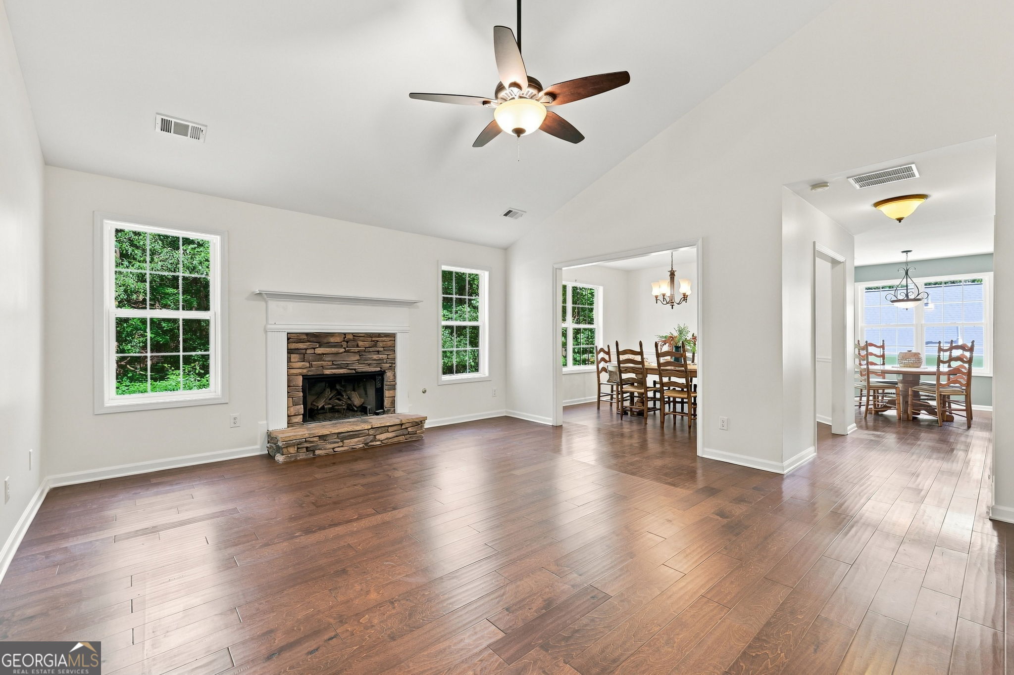 211 Westwind Drive Property Photo 8