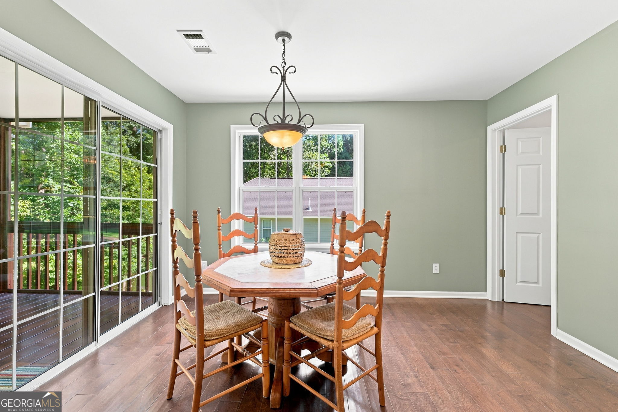 211 Westwind Drive Property Photo 18
