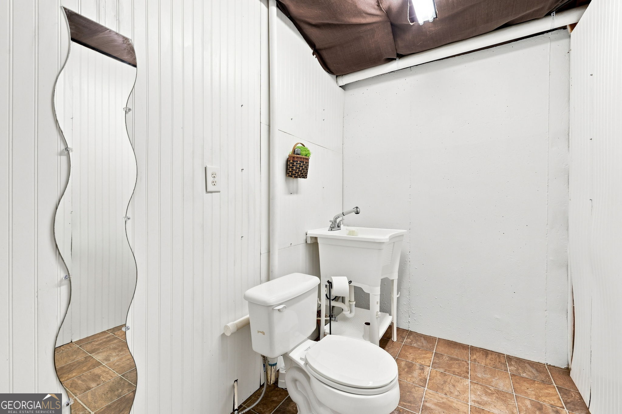 211 Westwind Drive Property Photo 32