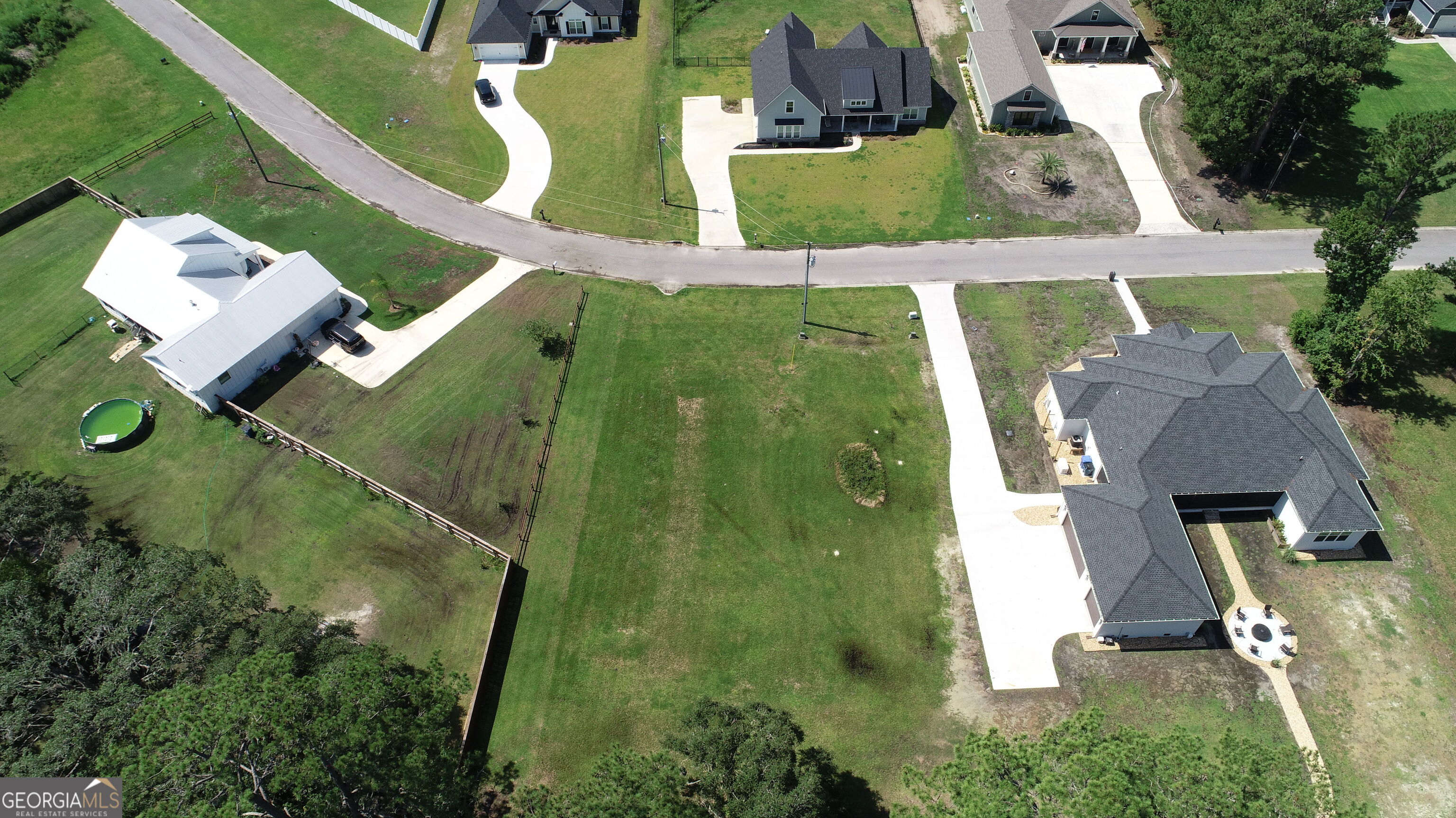 1131 River Oaks Road Property Photo 2