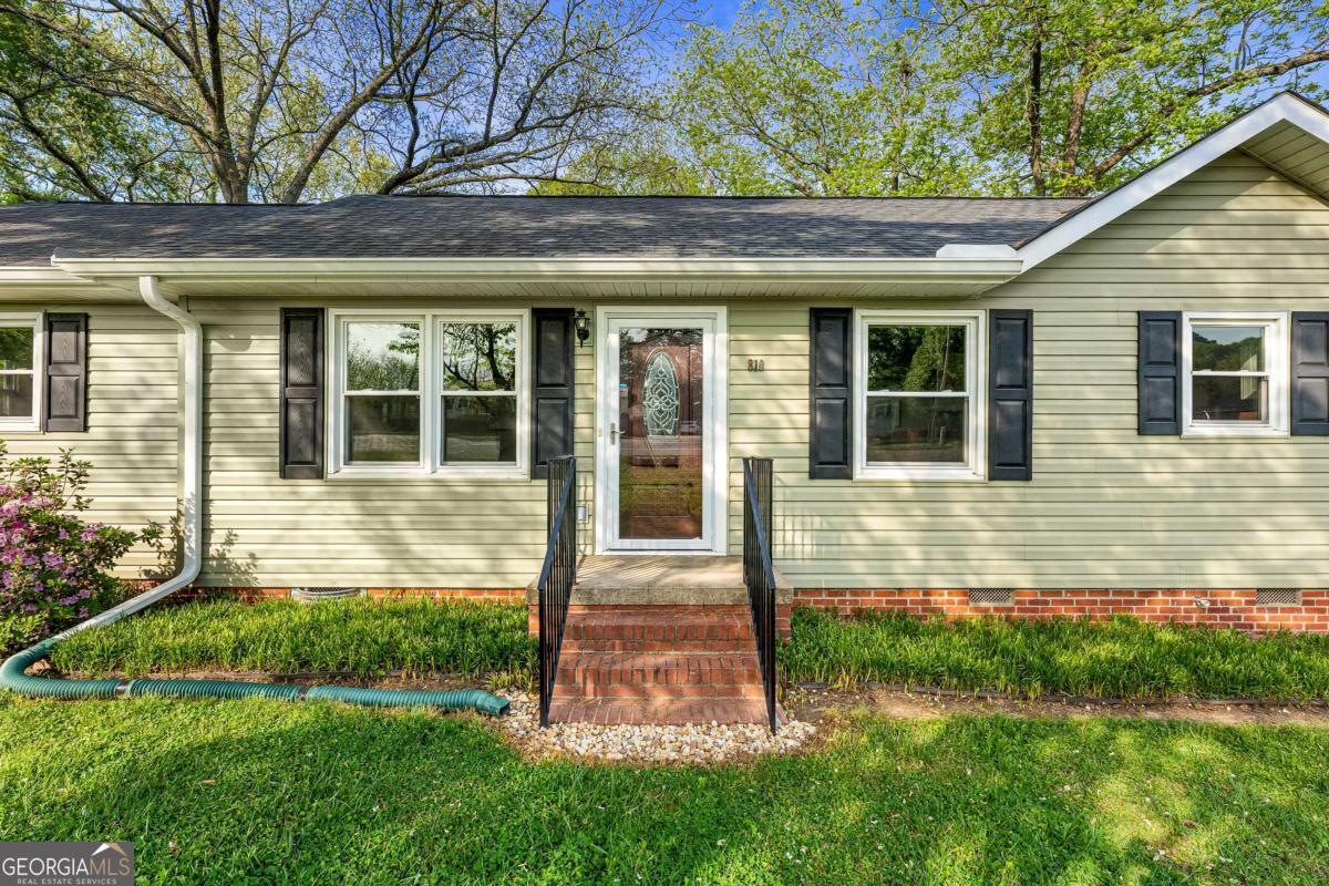 810 Benson Street Property Photo 4