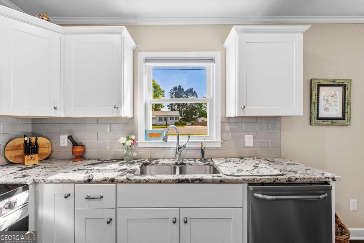 810 Benson Street Property Photo 13