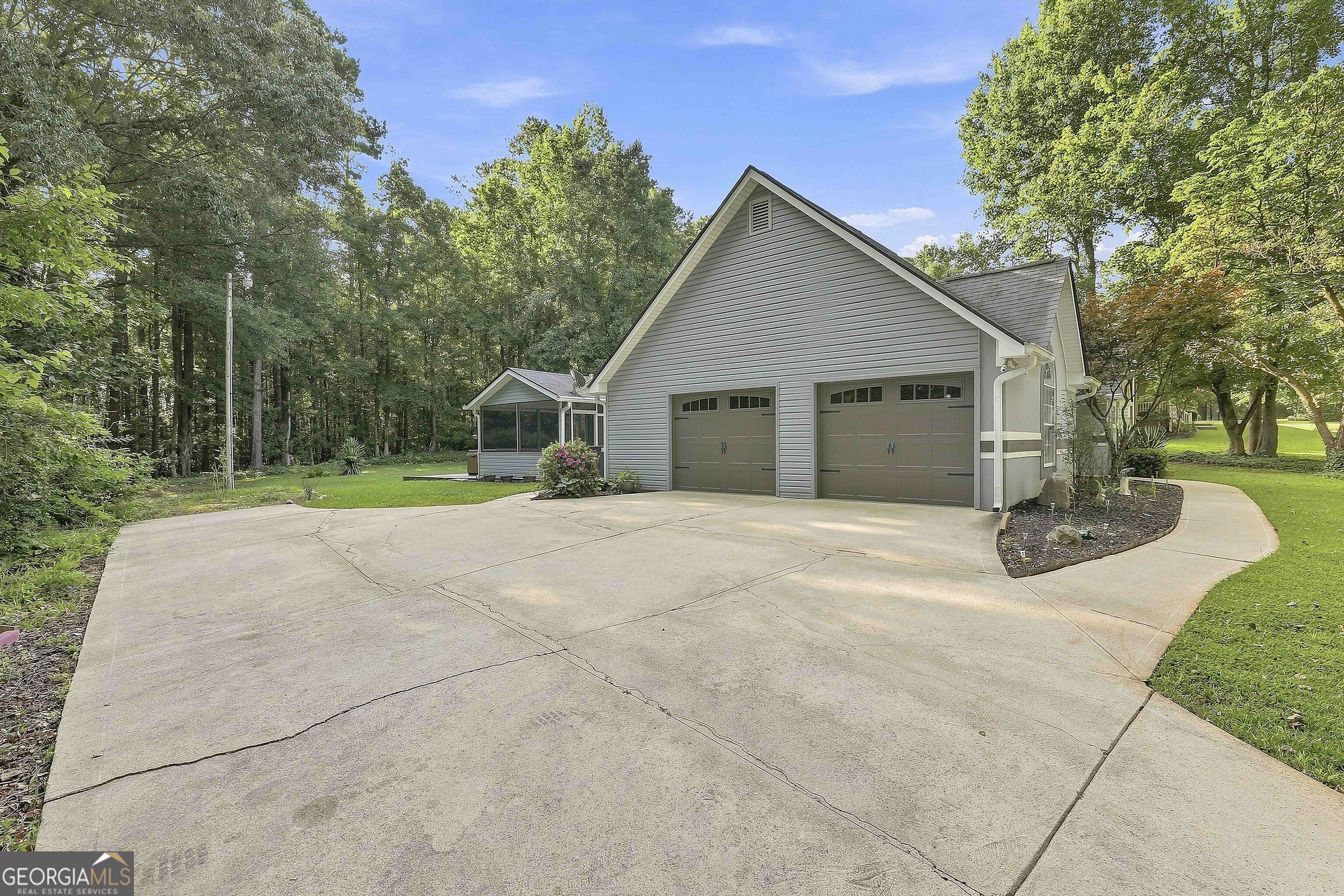 85 Timberidge Drive Property Photo 5