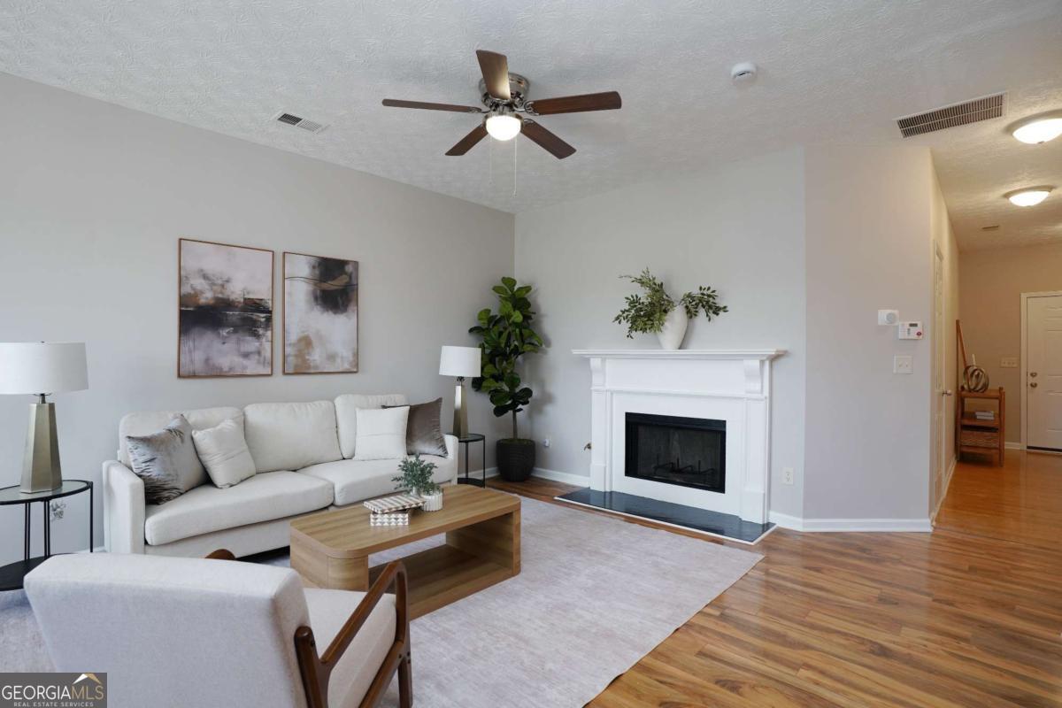 182 Oak Green Drive Property Photo 3