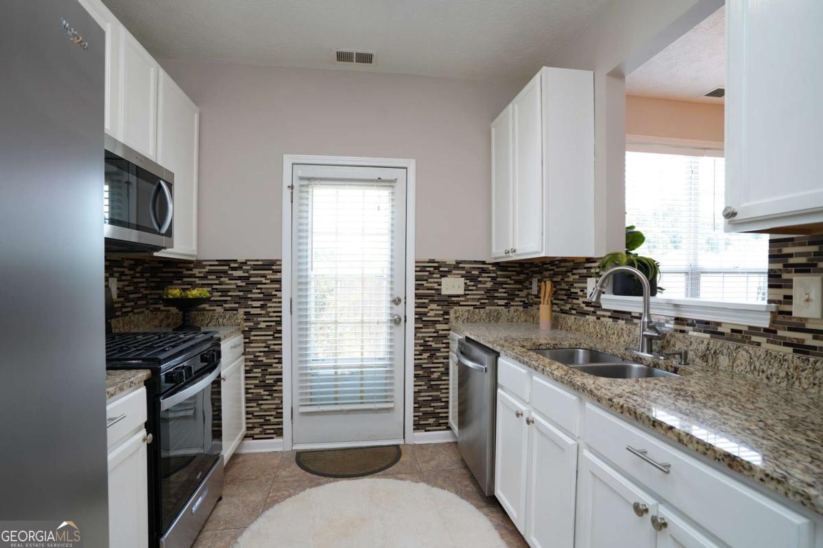 182 Oak Green Drive Property Photo 8