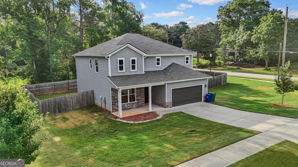 2054 Maplewood Way Property Photo 2