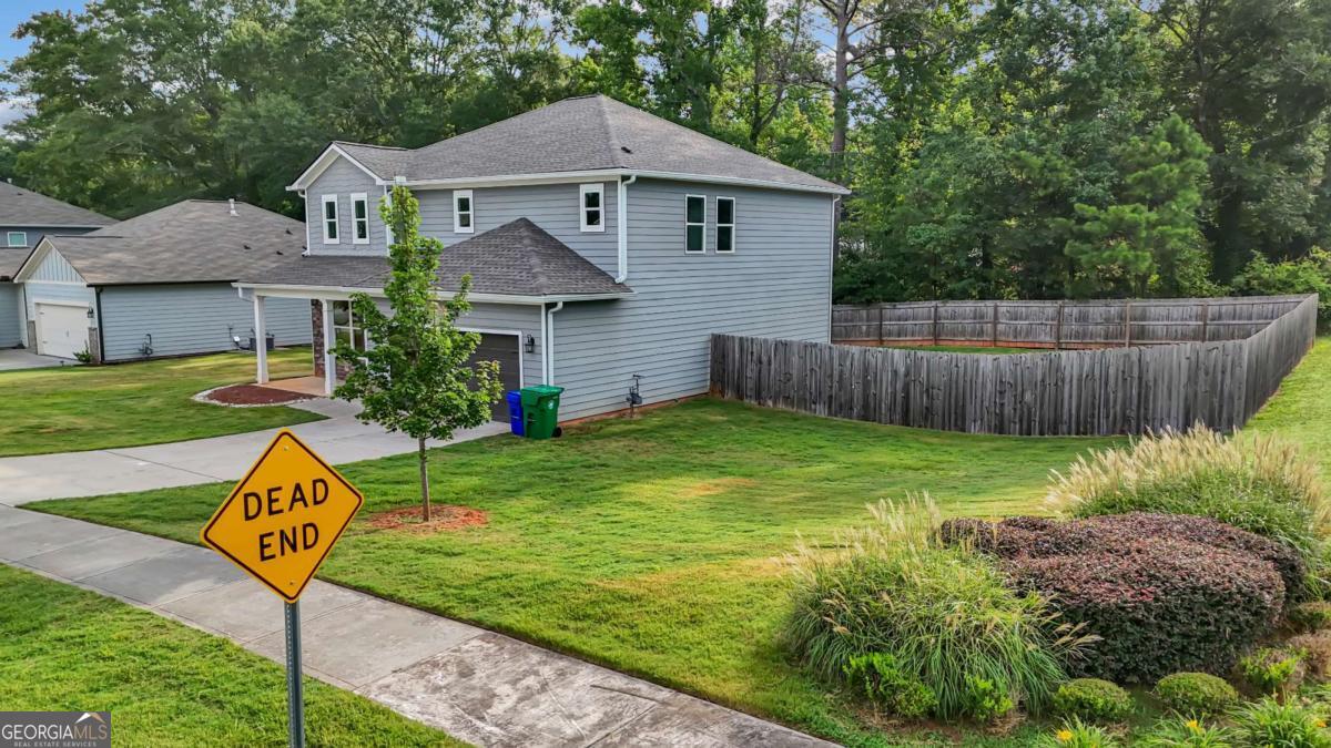 2054 Maplewood Way Property Photo 3