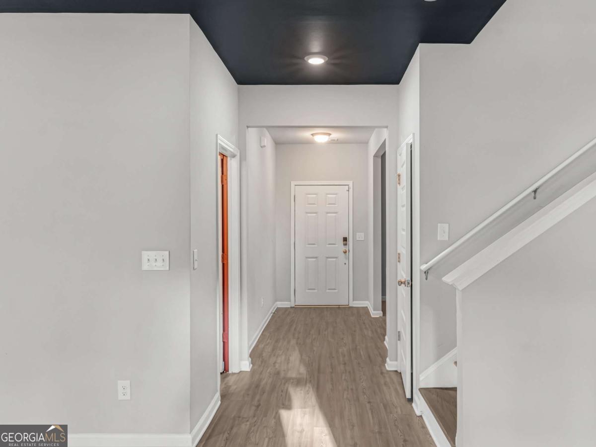 2054 Maplewood Way Property Photo 7