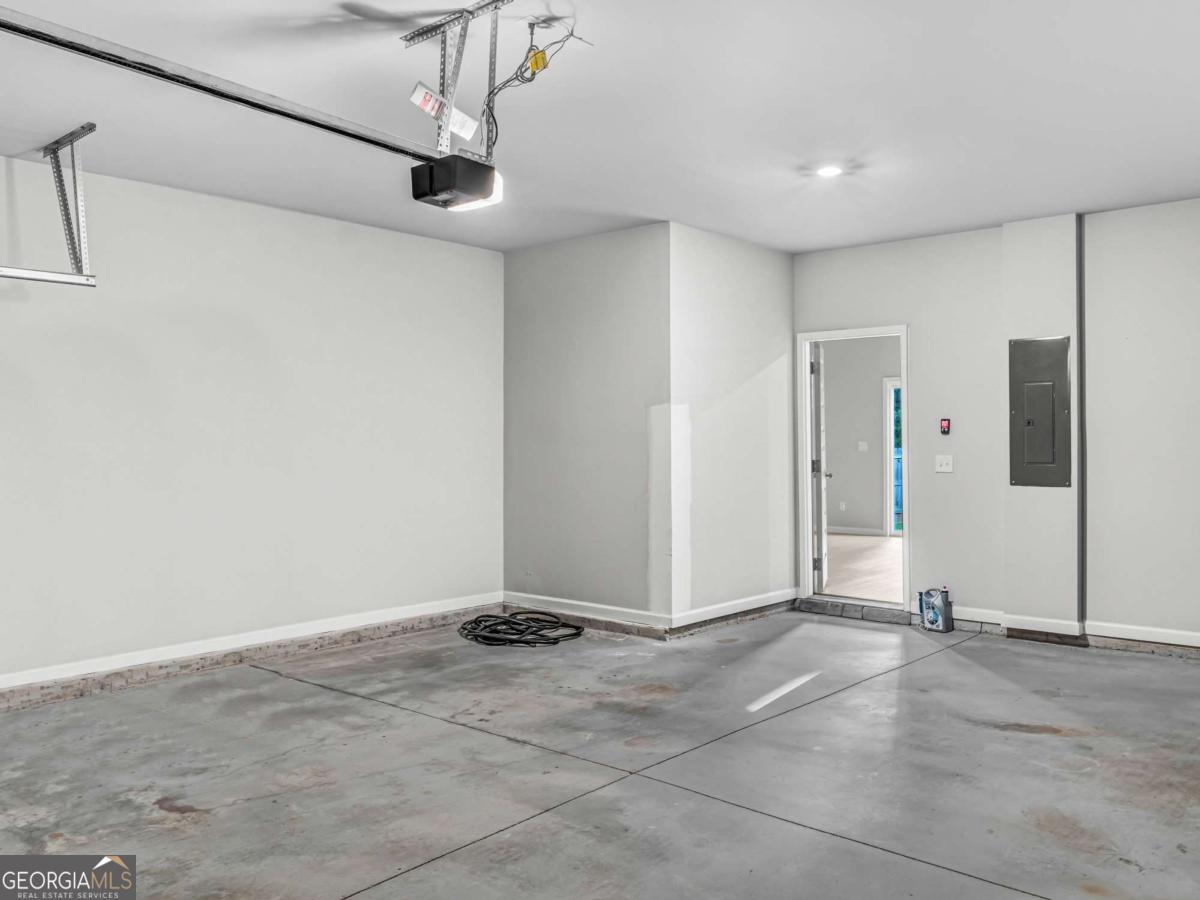 2054 Maplewood Way Property Photo 11