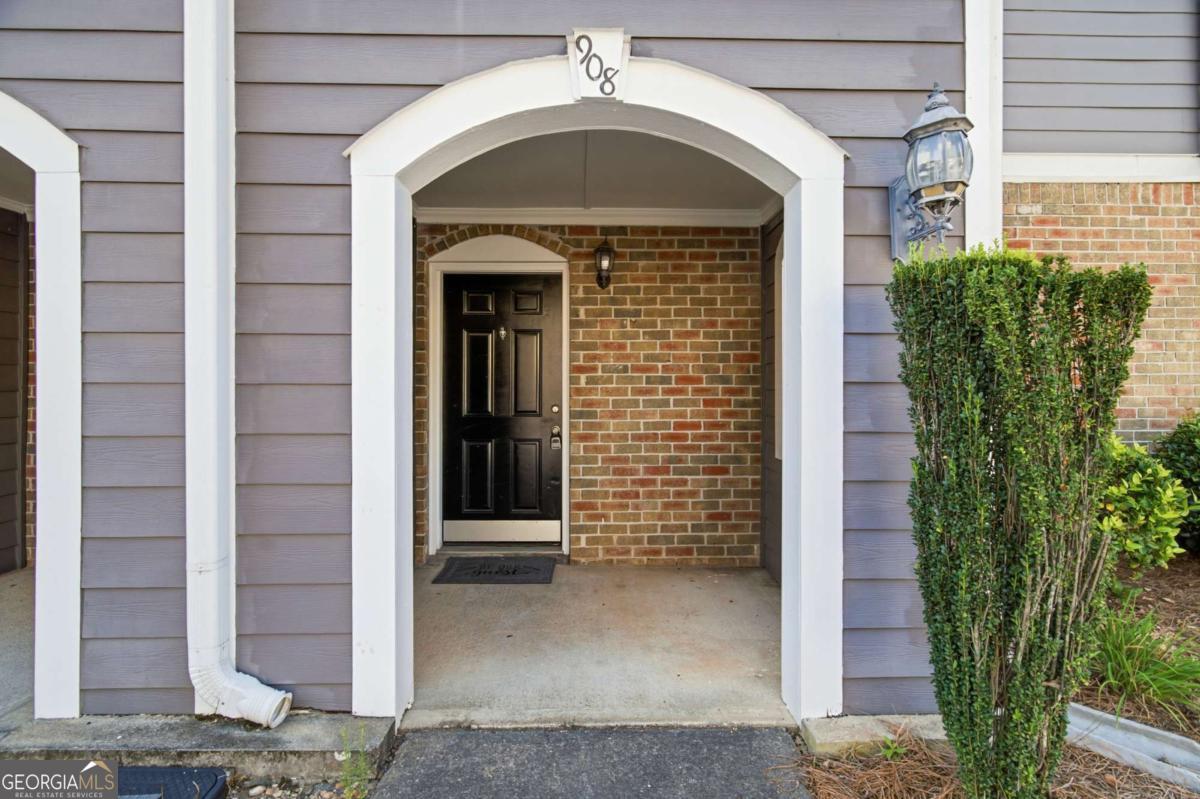 908 Summer Place Property Photo 2