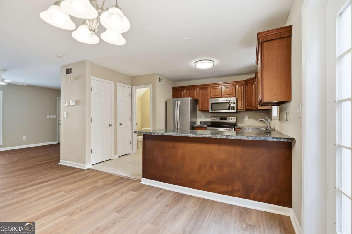 908 Summer Place Property Photo 10
