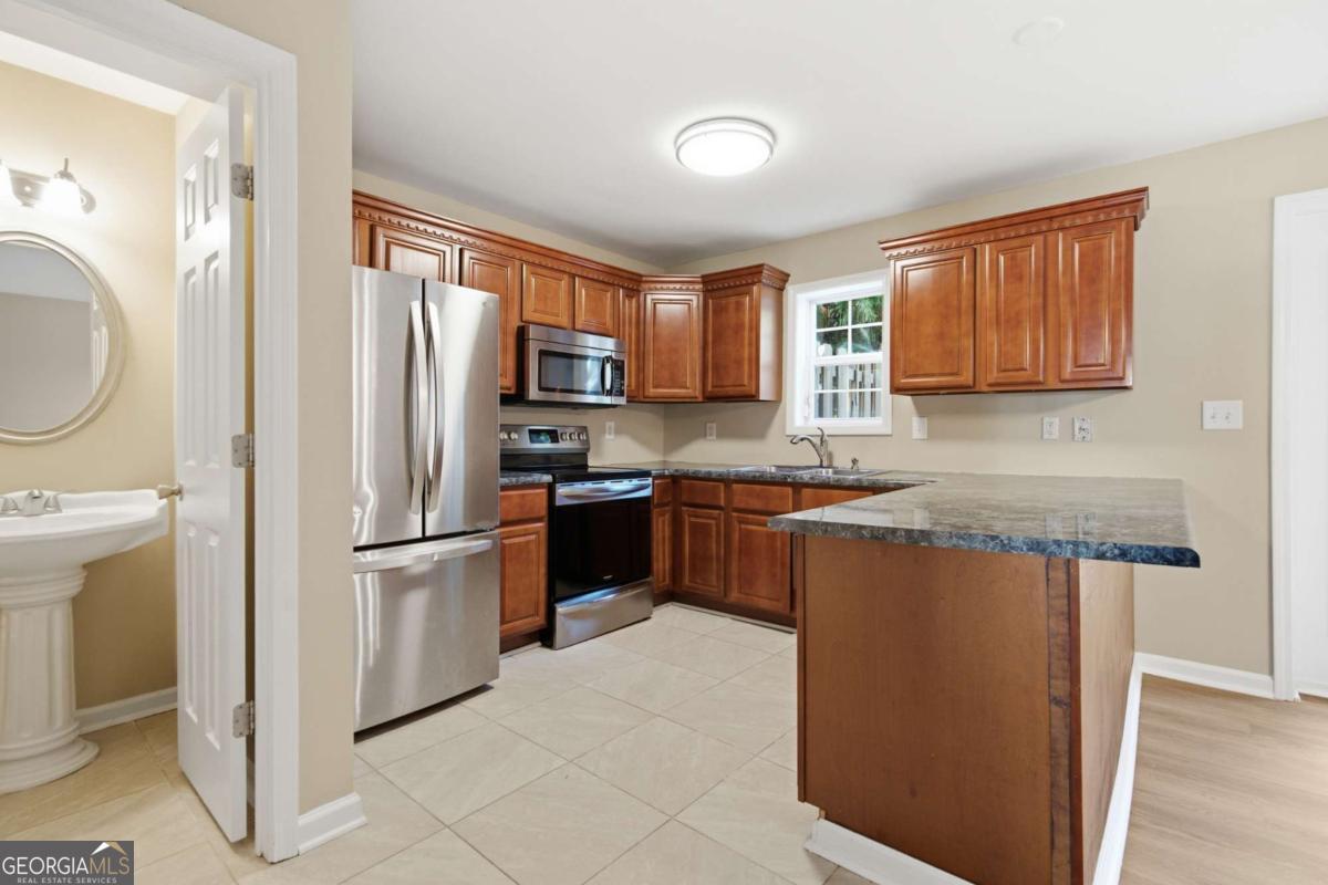 908 Summer Place Property Photo 12
