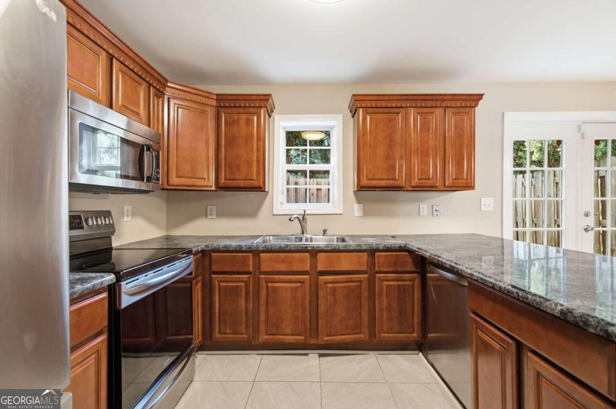 908 Summer Place Property Photo 14