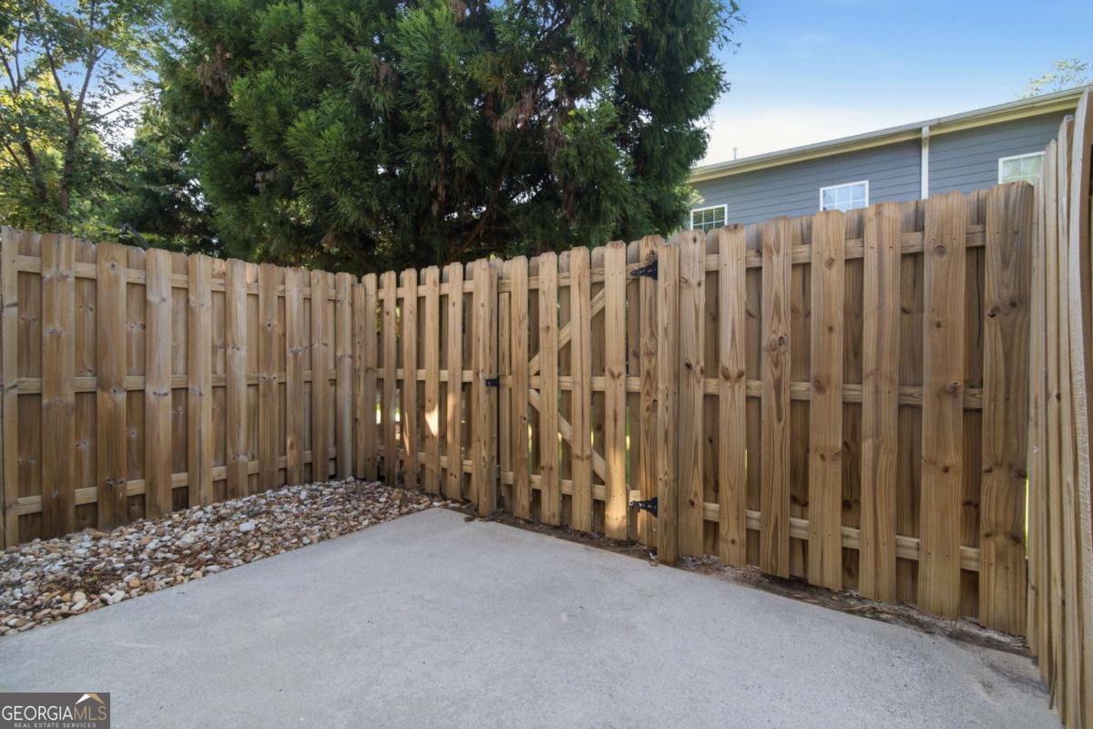 908 Summer Place Property Photo 31