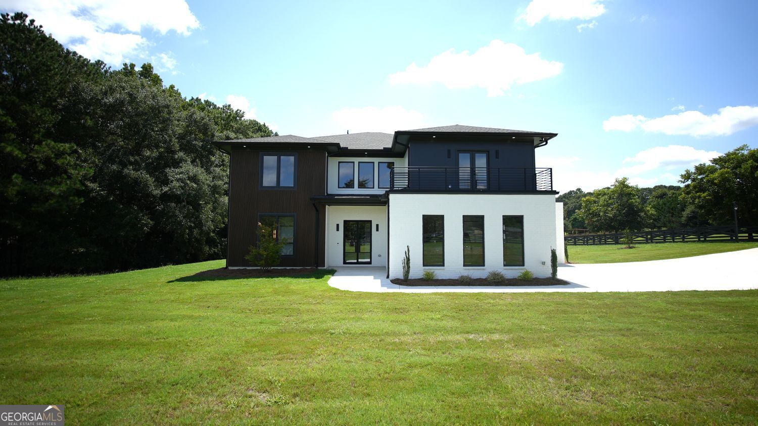 3295 Kelly Glen Court Property Photo 2
