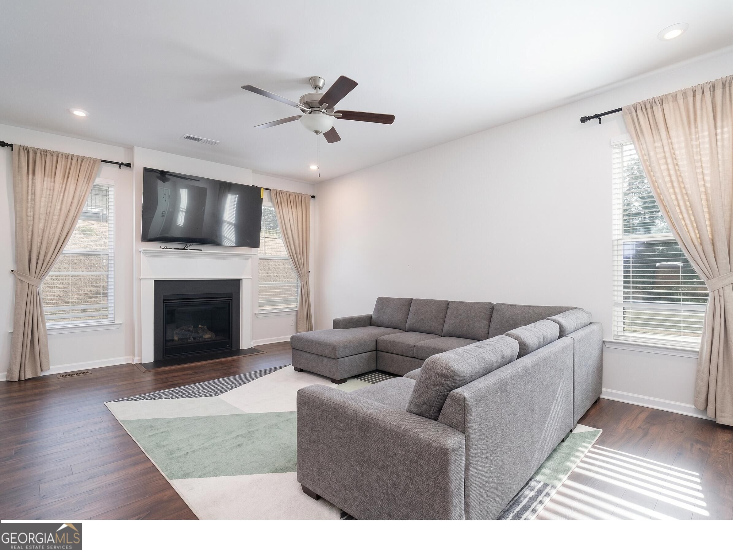 1287 Park Center Circle Property Photo 4