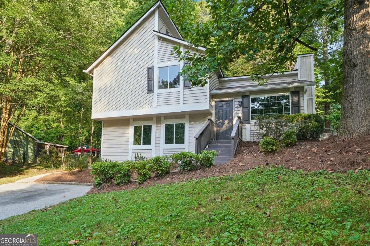674 Inland Way Nw Property Photo 2