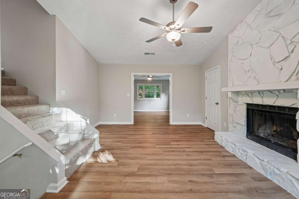 674 Inland Way Nw Property Photo 3