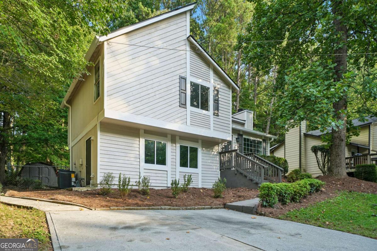 674 Inland Way Nw Property Photo 4