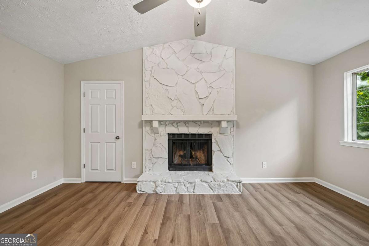 674 Inland Way Nw Property Photo 6