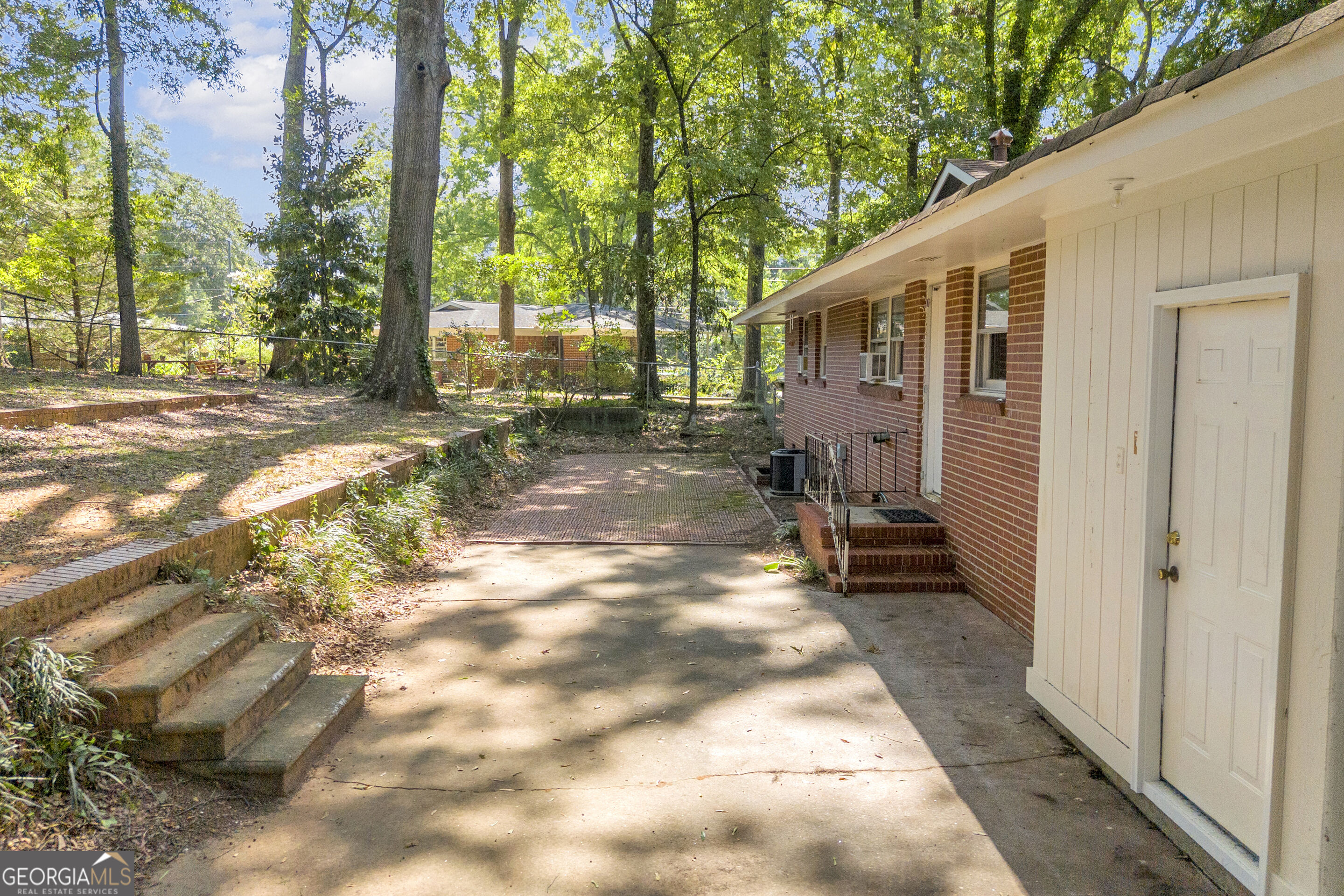 402 Woodland Road Property Photo 7
