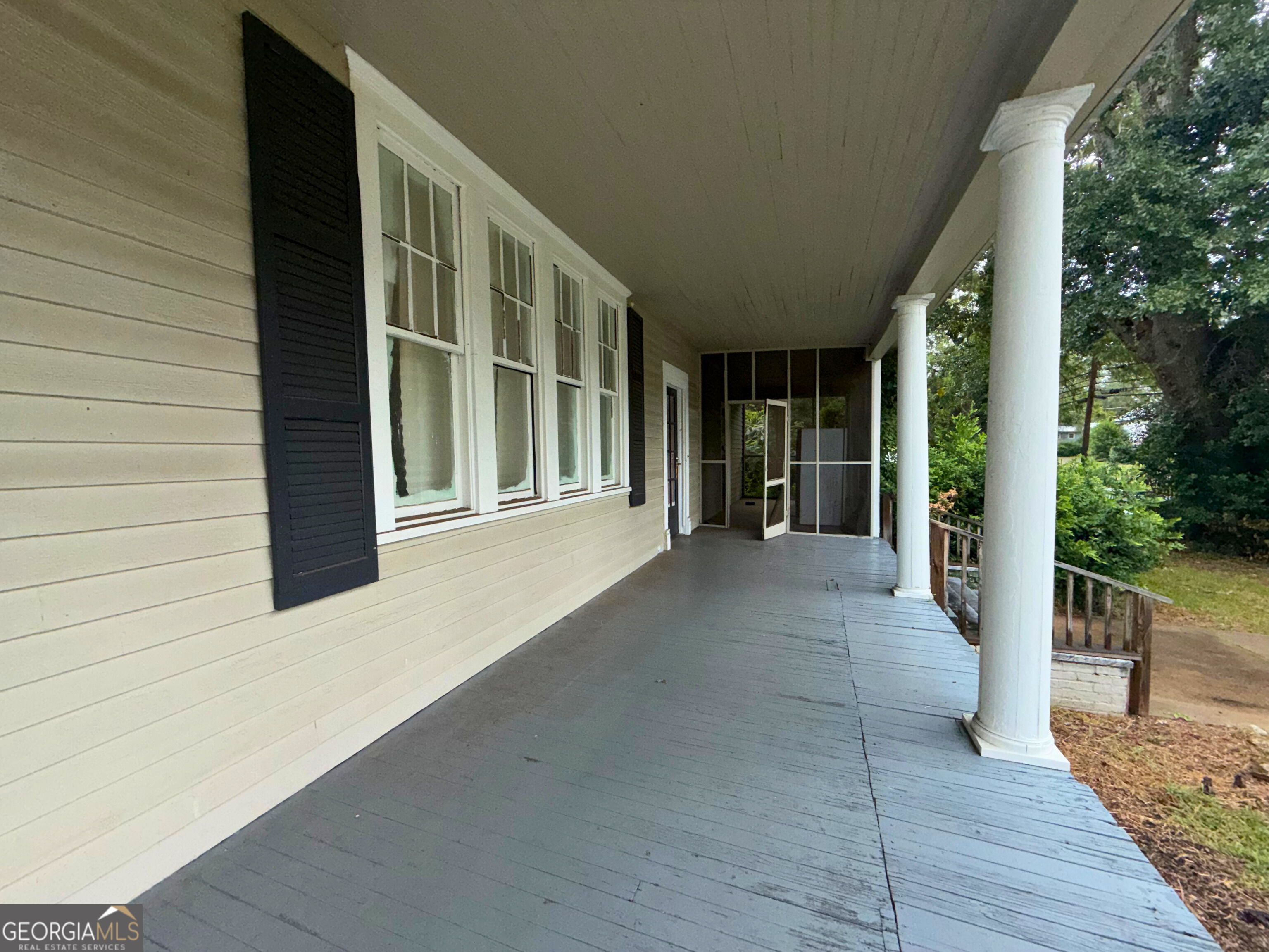 768 E Lee Street Property Photo 2