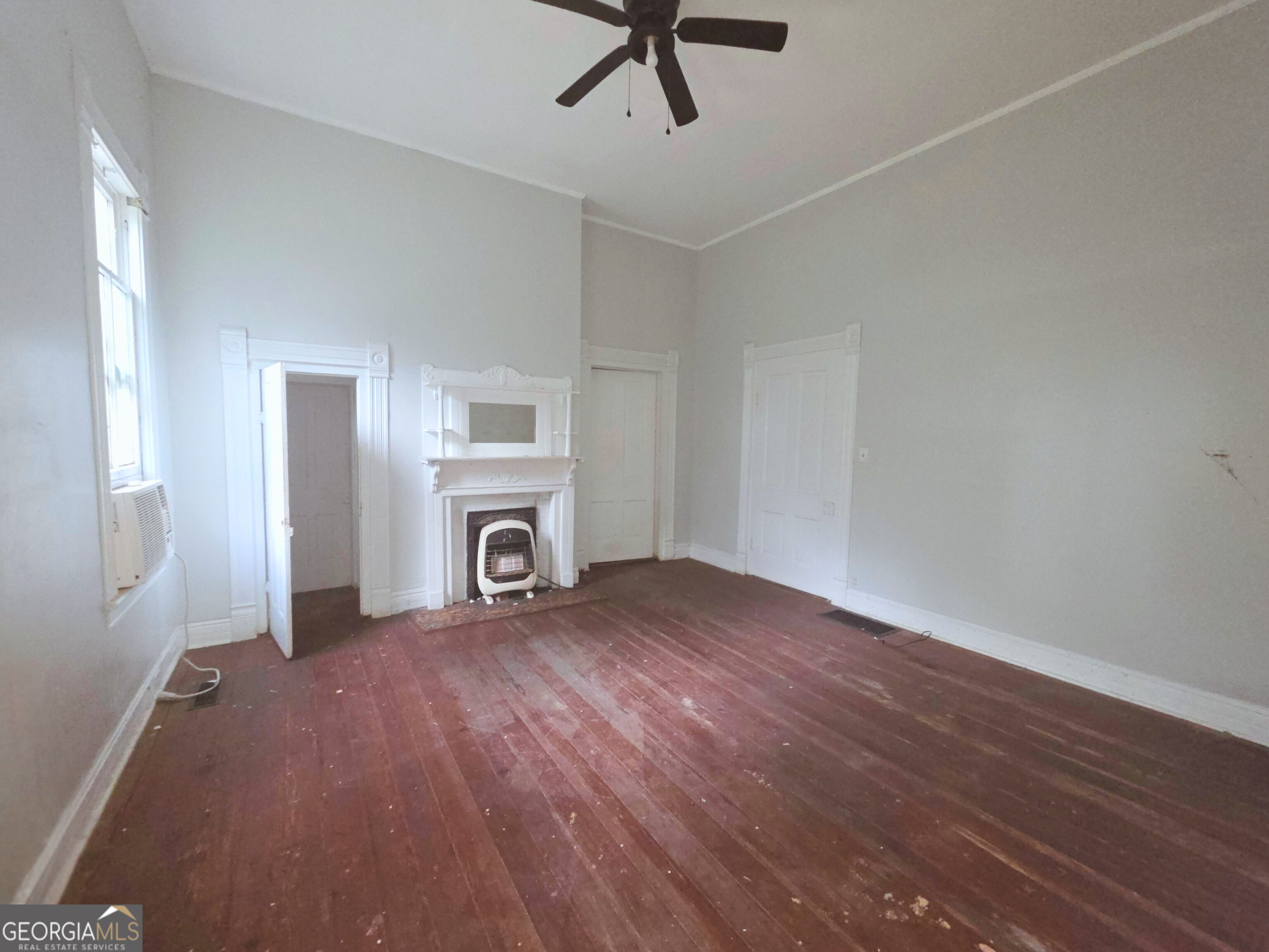 768 E Lee Street Property Photo 5