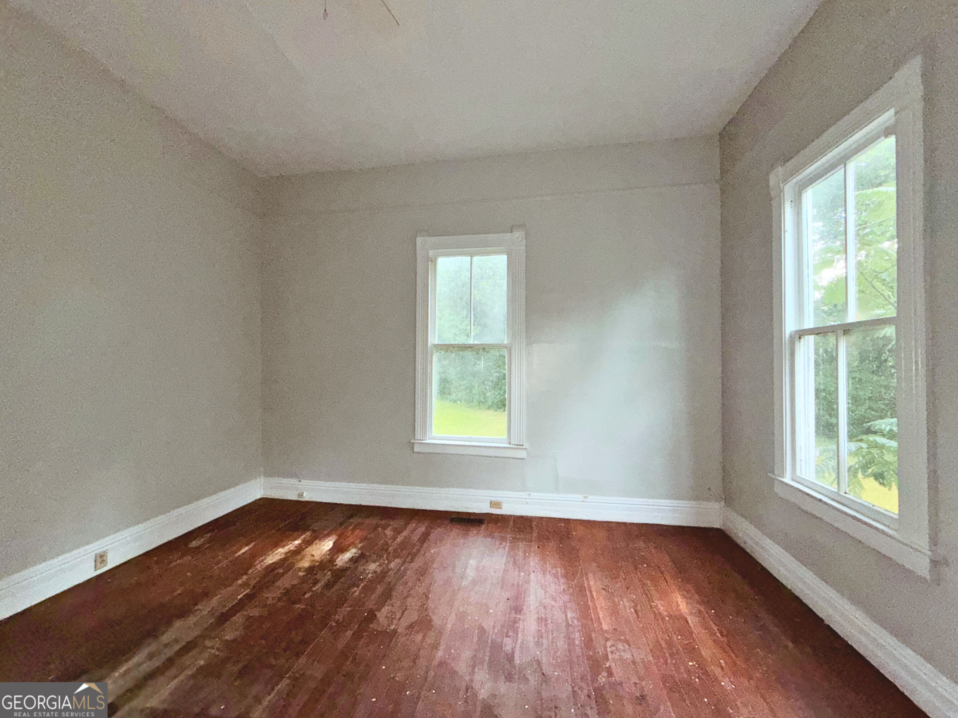 768 E Lee Street Property Photo 6