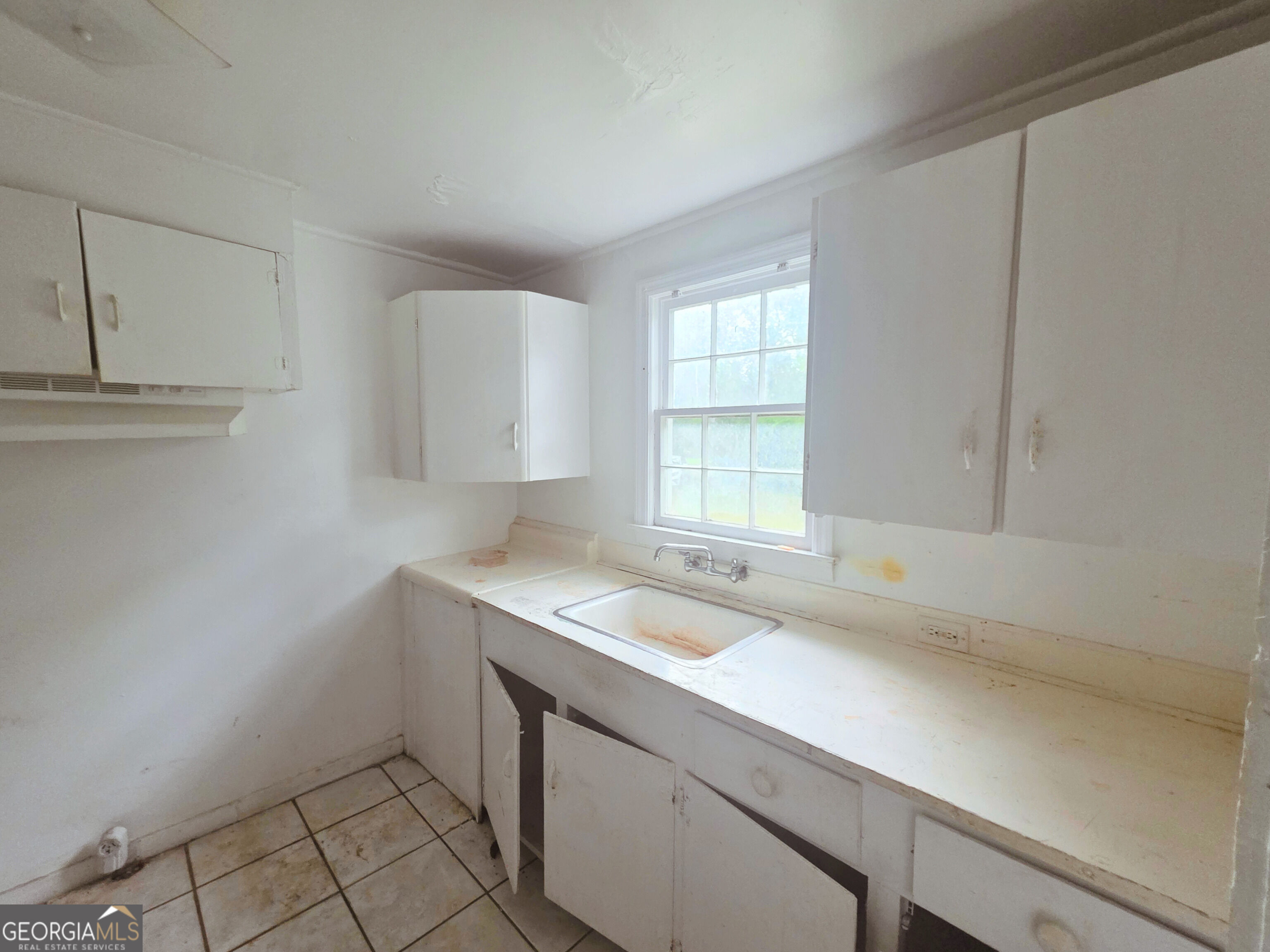 768 E Lee Street Property Photo 7