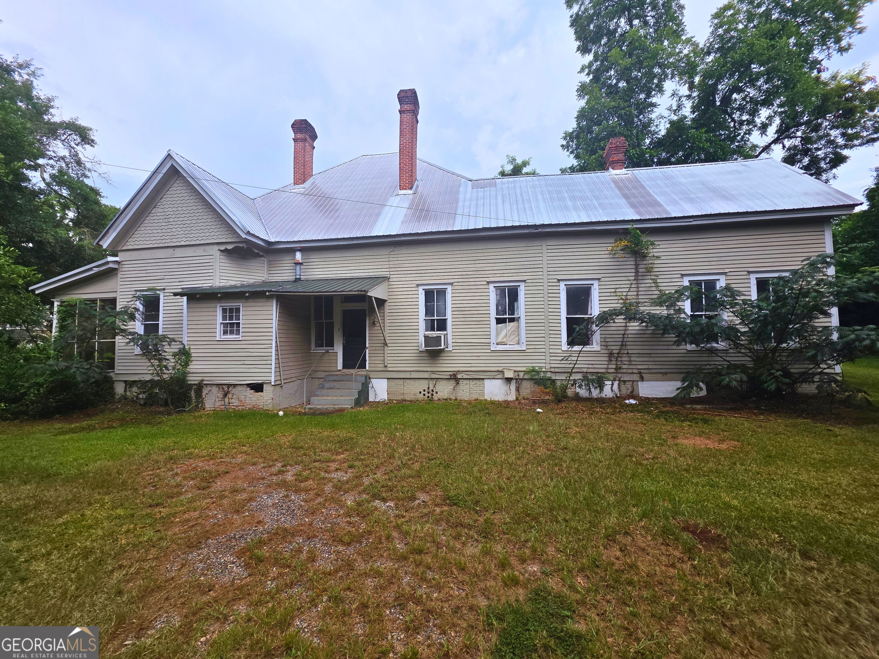 768 E Lee Street Property Photo 10