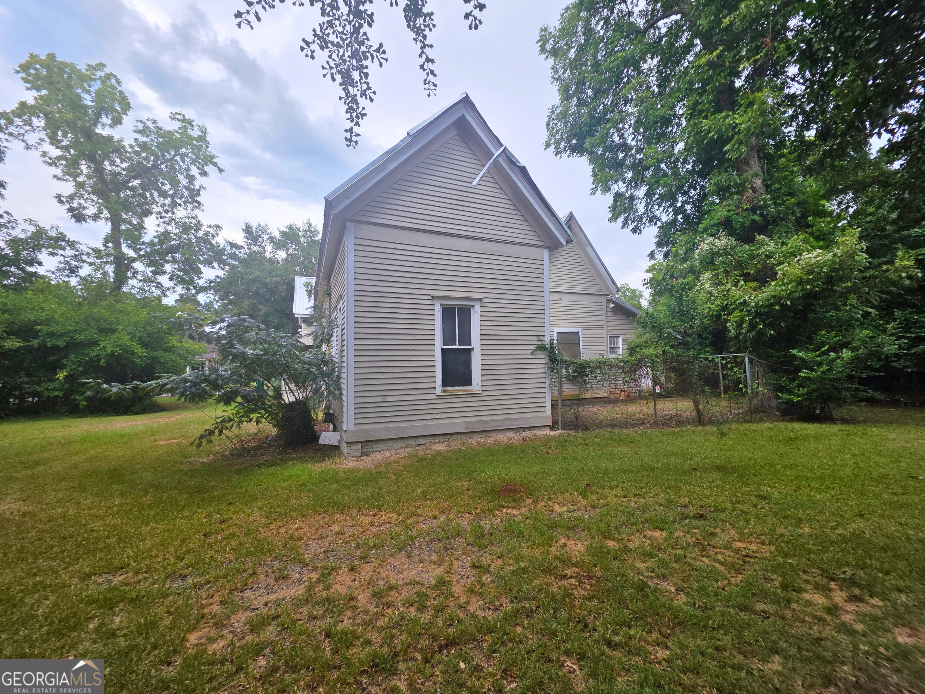 768 E Lee Street Property Photo 11