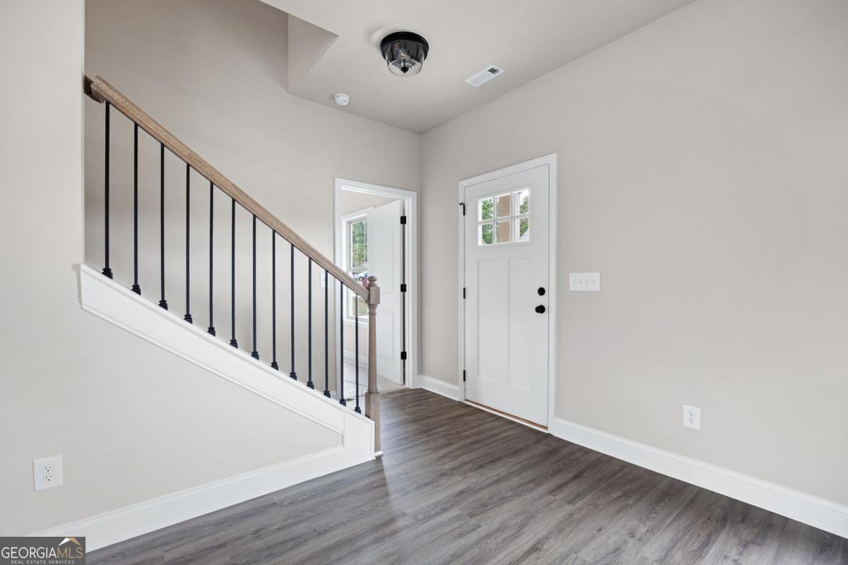 107 Winston Way Property Photo 3
