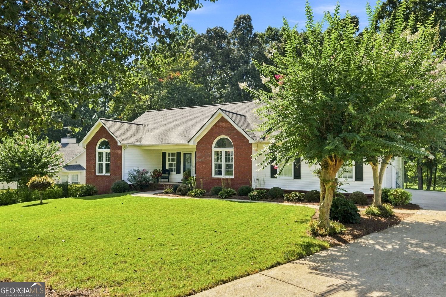 4575 Summerset Drive Property Photo 2