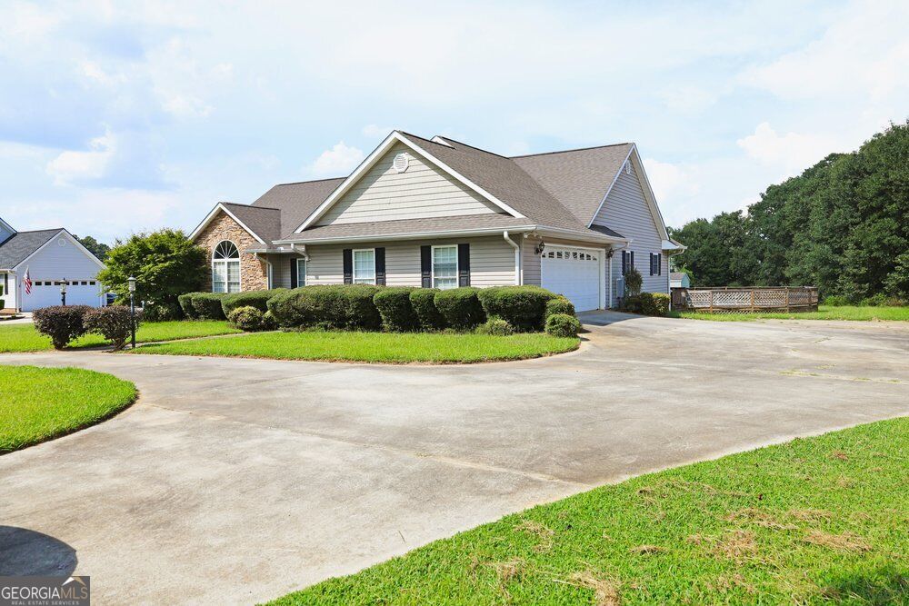 107 Cedar Pond Road Property Photo 2
