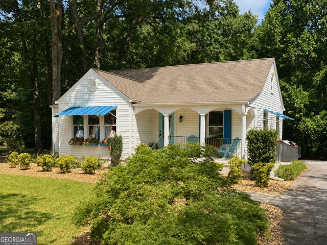 570 Lanier Avenue E Property Photo 1